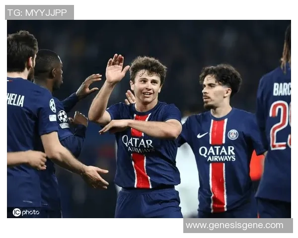 欧联杯精彩对决巴萨与巴黎圣日耳曼战成平局神扑瞬间引发热议与转会传闻