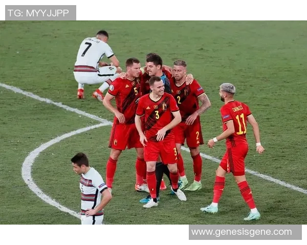 国王杯激战：拜仁狂胜曼联五球争议判罚引发全场热议