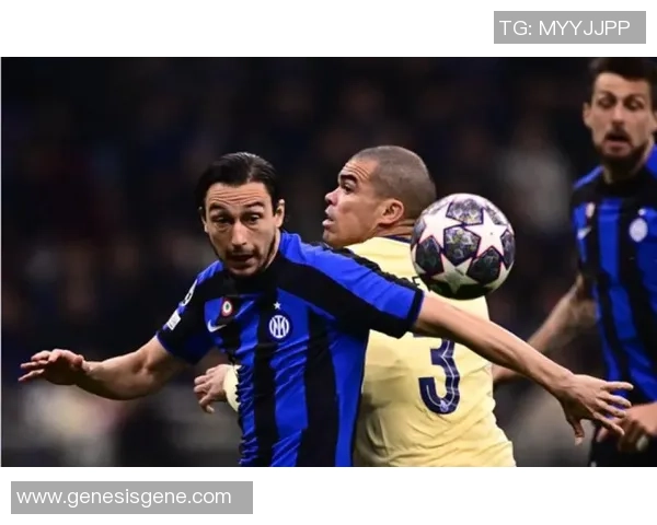 欧冠激战:里昂逆转波尔图引发争议判罚全场沸腾 欧冠激战:里昂逆转波尔图引发争议判罚全场沸腾